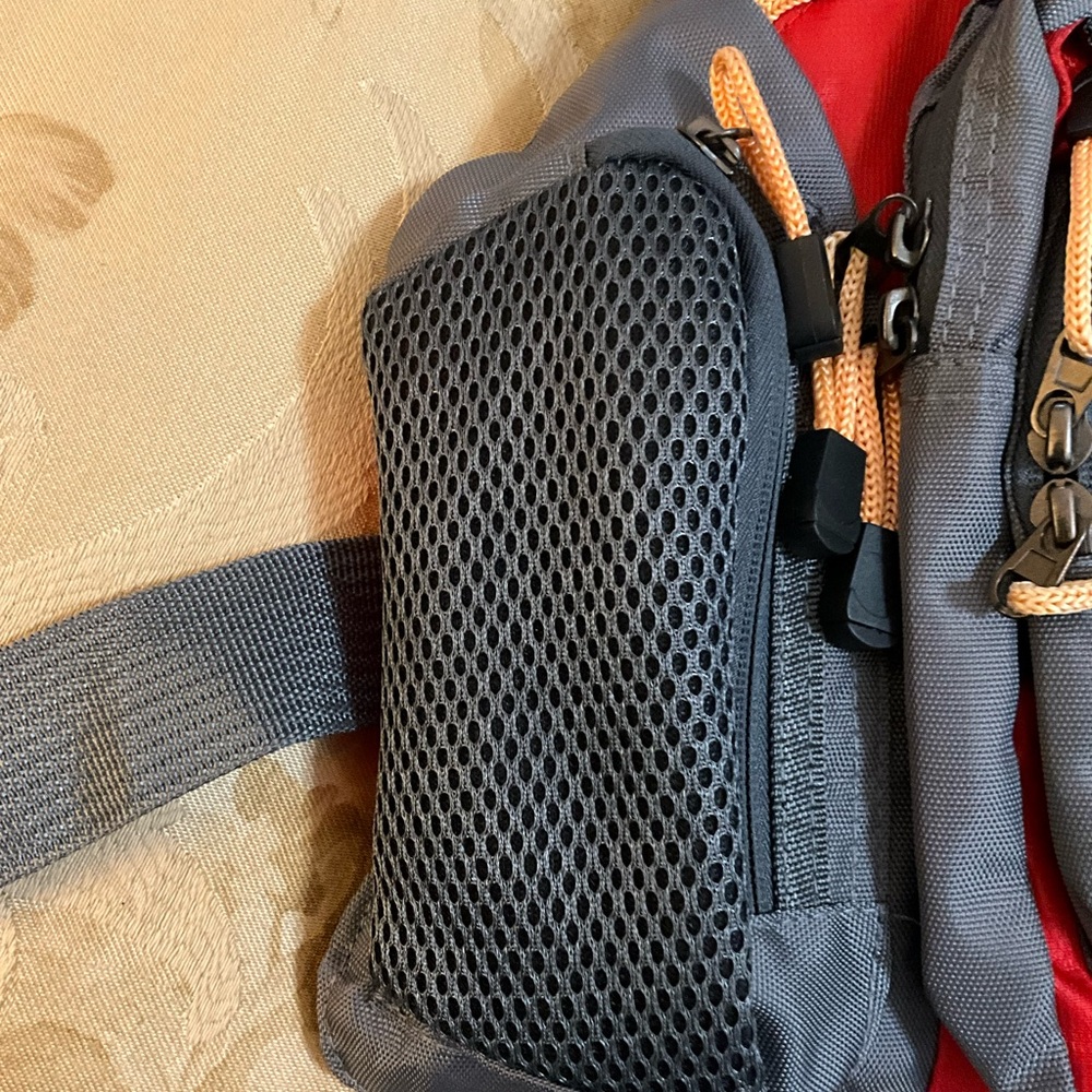 Fly fishing hunting vest! EXCELLENT CONDITION Adjustment-able/custom sizing! - Picture 6 of 16